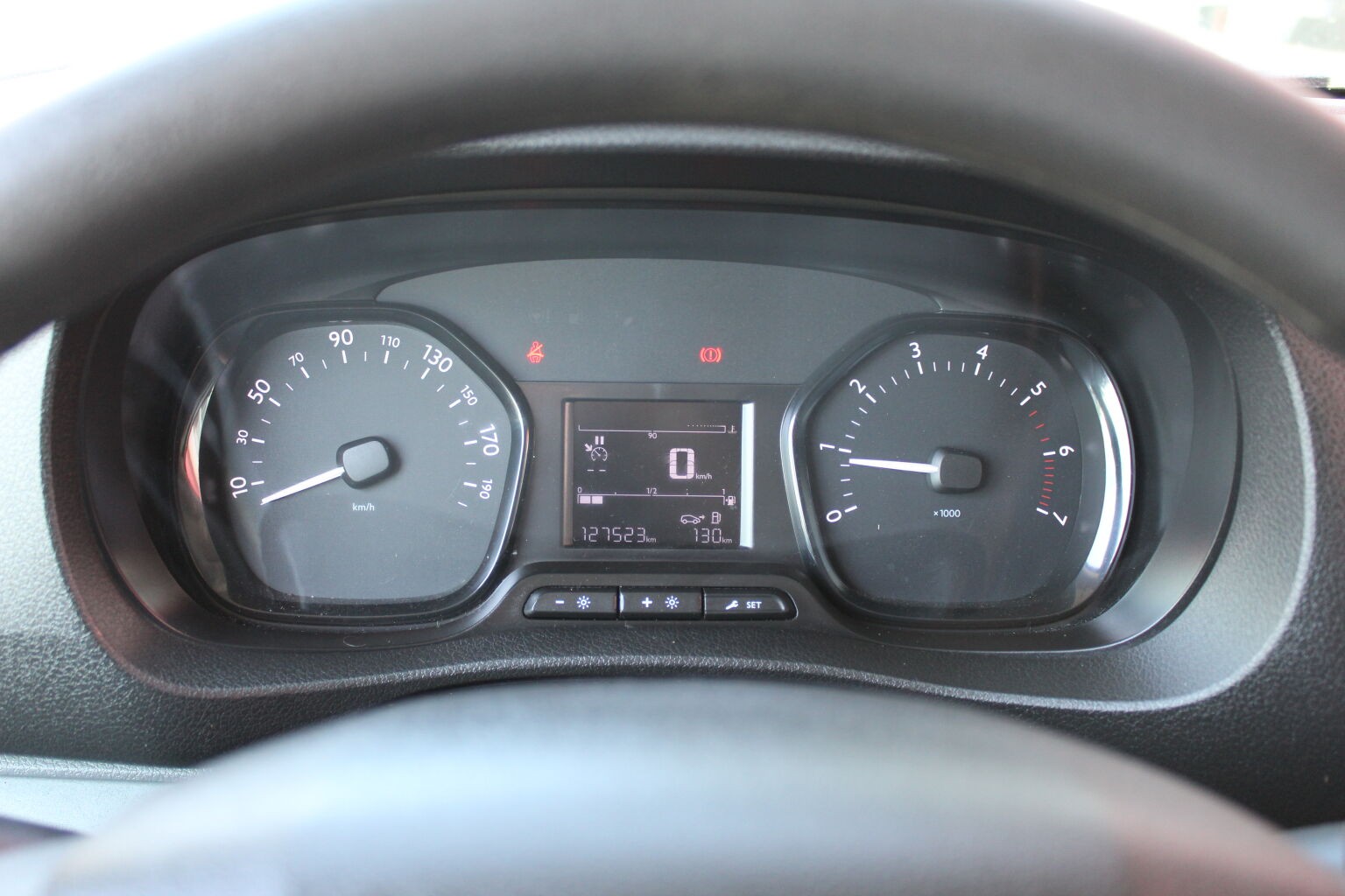 Peugeot Expert L3 2,0 BlueHDi MT6 - Image 8