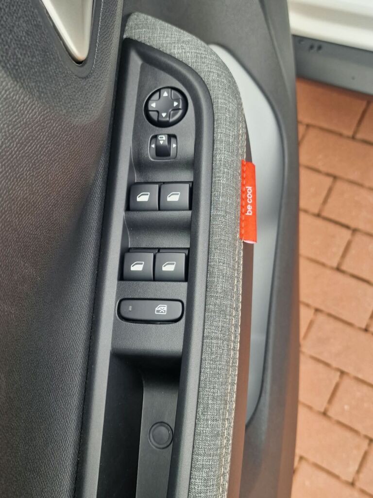 Citroën C3 Aircross PLUS Hybrid 145 ë-DCT6 - Image 9