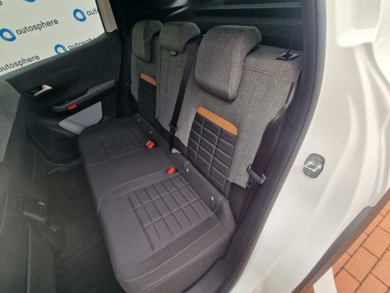 Citroën C3 Aircross PLUS Hybrid 145 ë-DCT6 - Image 11